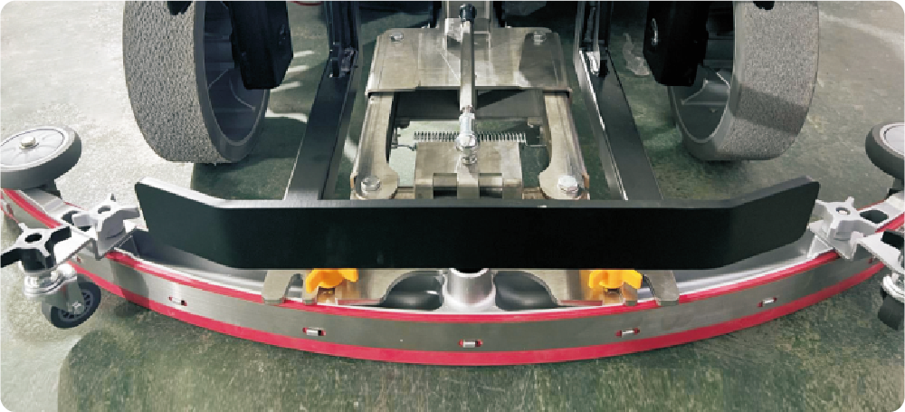 E100 Ride on floor scrubber The wiper connecting rod structure is not easy to deform
