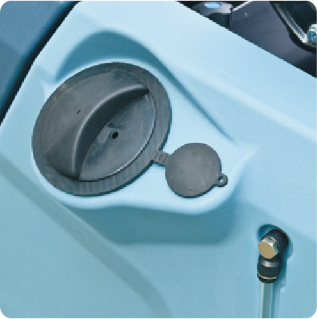 E100 Ride on floor scrubber Double water injection hole design